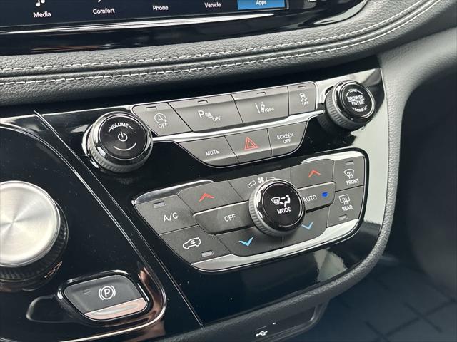 2026 Chrysler Pacifica Select AWD