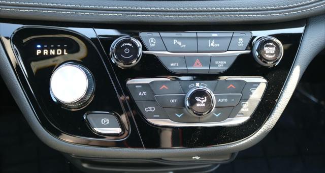 2026 Chrysler Pacifica Select AWD
