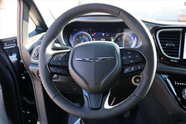 2026 Chrysler Pacifica Select AWD