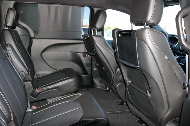 2026 Chrysler Pacifica Select AWD