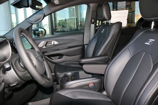 2026 Chrysler Pacifica Select AWD