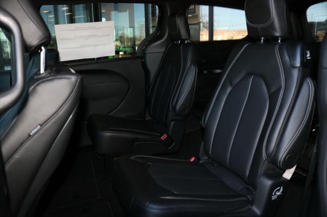 2026 Chrysler Pacifica Select AWD