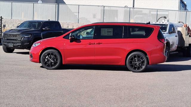 2026 Chrysler Pacifica Select AWD