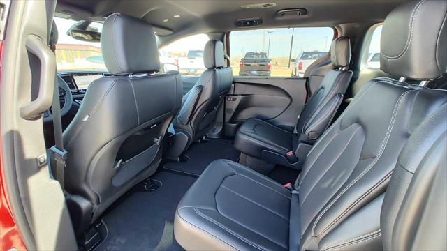 2026 Chrysler Pacifica Select AWD