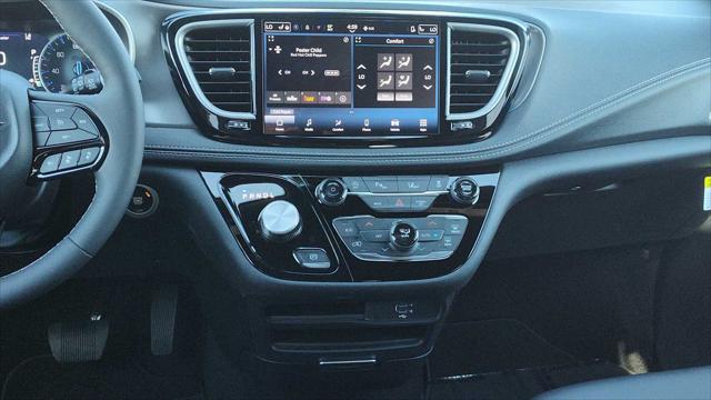 2026 Chrysler Pacifica Select AWD