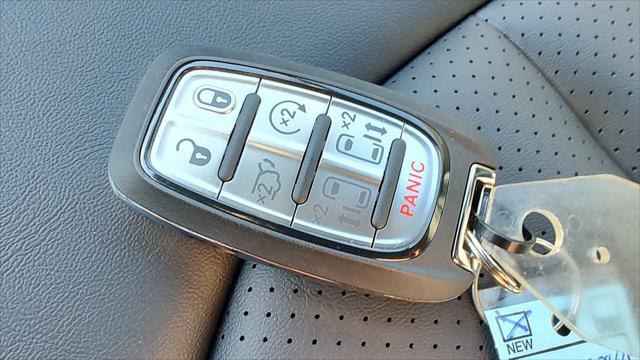 2026 Chrysler Pacifica Select AWD