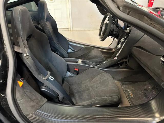 2021 McLaren 765LT Coupe