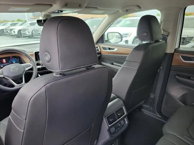 2026 Volkswagen Atlas SE with Technology