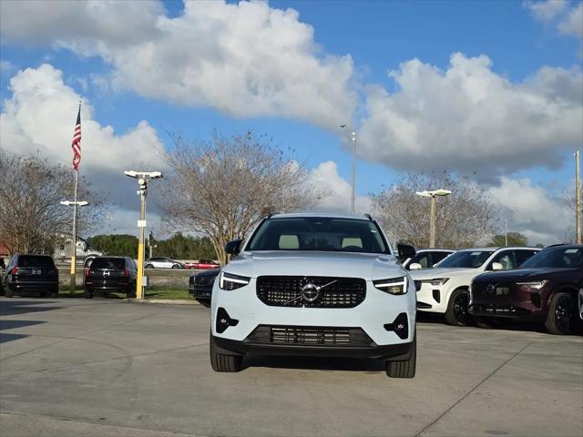2026 Volvo XC40 Plus, B5 AWD Gas (mild hybrid), Dark
