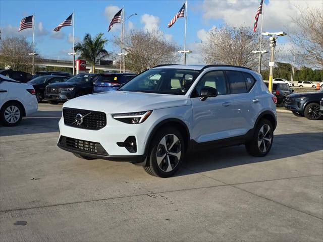 2026 Volvo XC40 Plus, B5 AWD Gas (mild hybrid), Dark