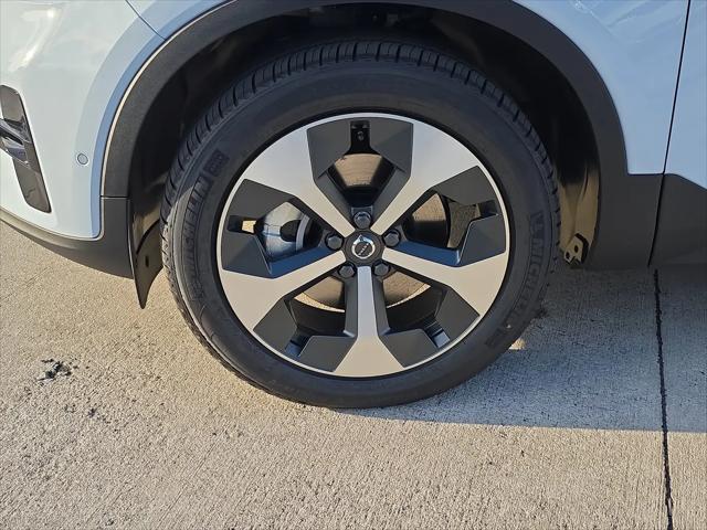 2026 Volvo XC40 Plus, B5 AWD Gas (mild hybrid), Dark
