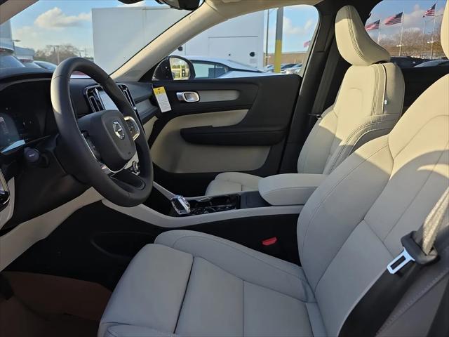 2026 Volvo XC40 Plus, B5 AWD Gas (mild hybrid), Dark