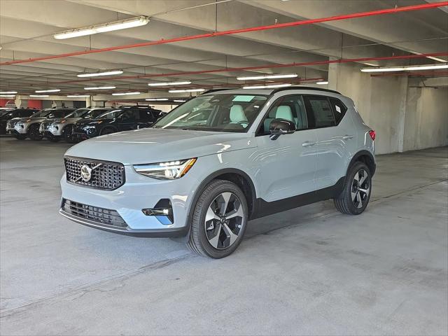 2026 Volvo XC40 Plus, B5 AWD Gas (mild hybrid), Dark