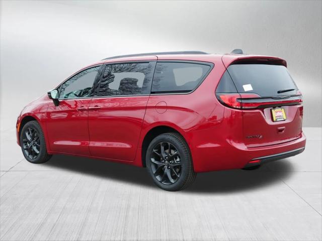 2026 Chrysler Pacifica Select AWD