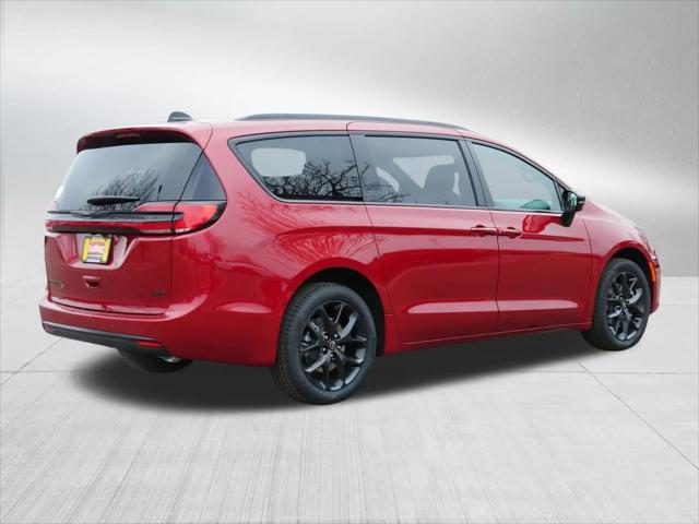 2026 Chrysler Pacifica Select AWD