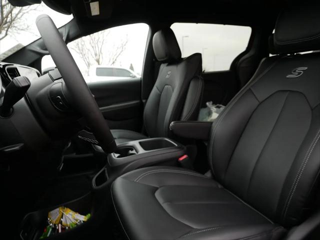 2026 Chrysler Pacifica Select AWD