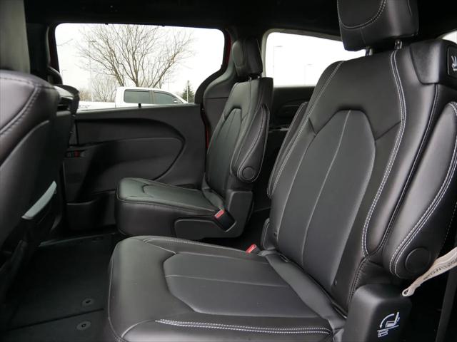 2026 Chrysler Pacifica Select AWD