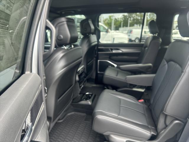 New 2026 Silver-Zynith Exterior Paint Jeep Grand Wagoneer image 37
