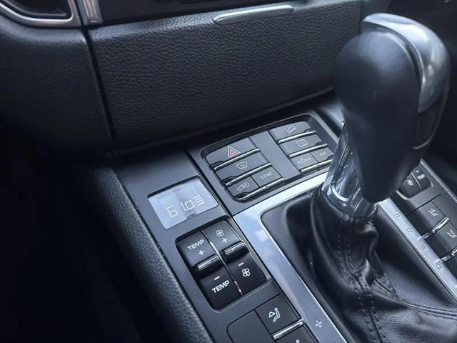 2018 Porsche Macan Macan
