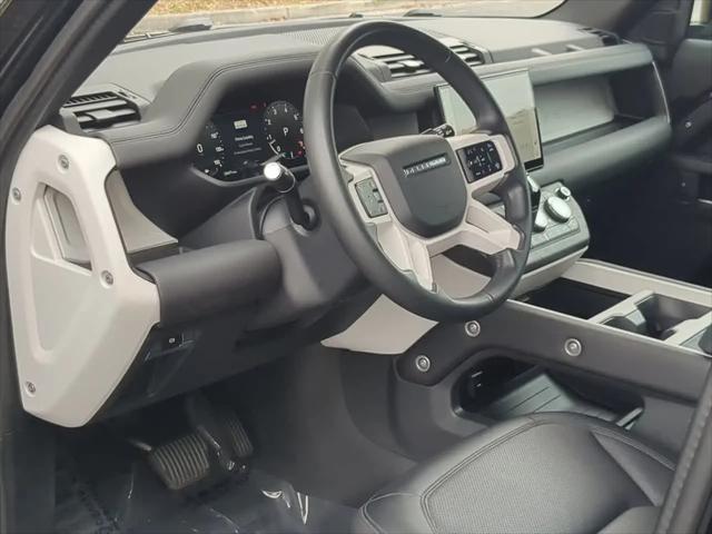 2025 Land Rover Defender 110 P300