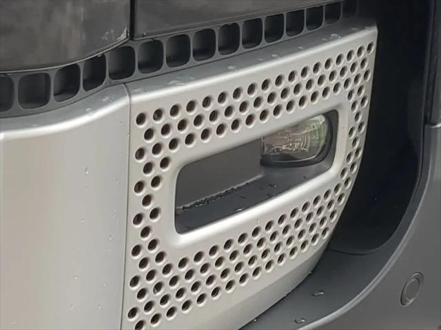 2025 Land Rover Defender 110 P300