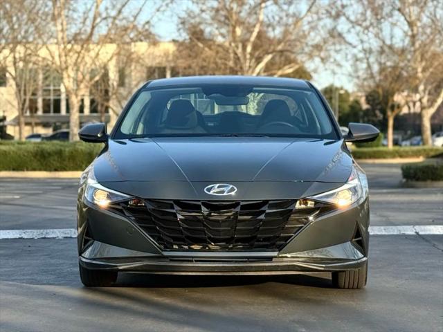 2023 Hyundai Elantra SE