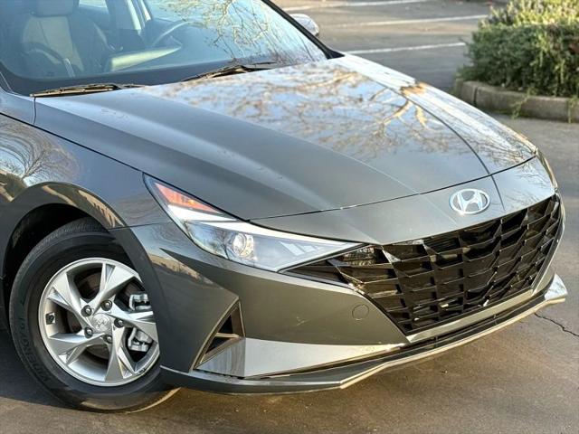 2023 Hyundai Elantra SE