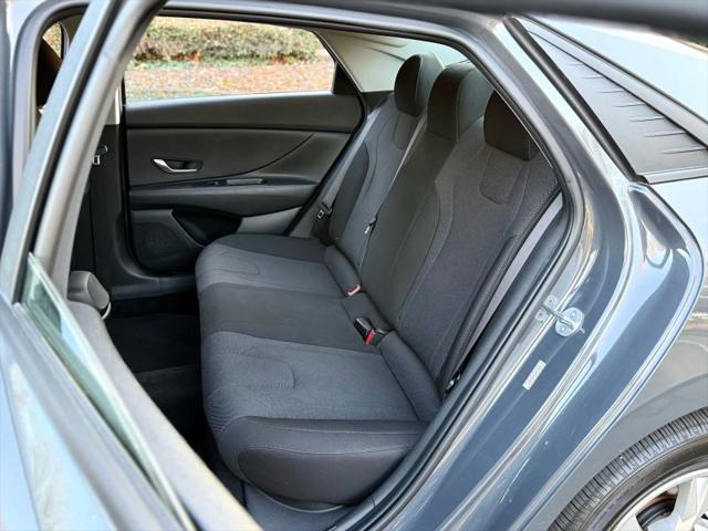 2023 Hyundai Elantra SE