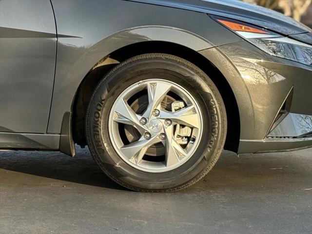 2023 Hyundai Elantra SE