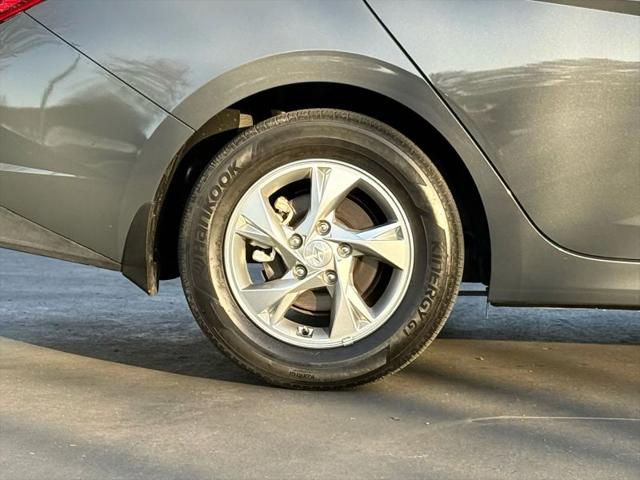 2023 Hyundai Elantra SE
