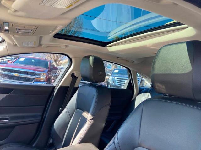 2017 Jaguar XF 35t Premium