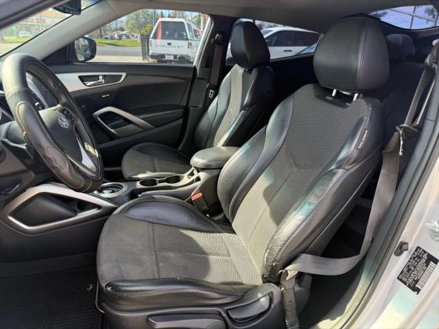 2013 Hyundai Veloster Base w/Black