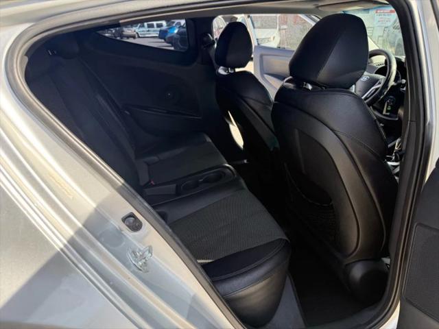 2013 Hyundai Veloster Base w/Black