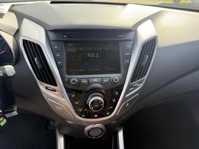 2013 Hyundai Veloster Base w/Black