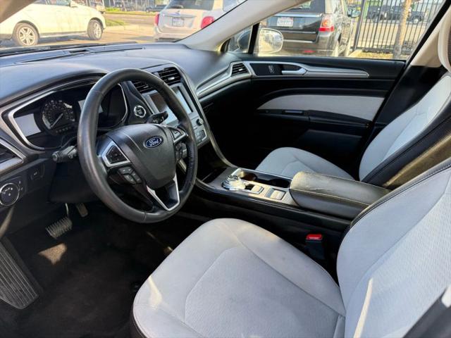 2020 Ford Fusion SE