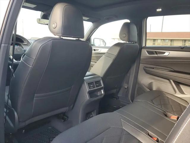 2026 Volkswagen Atlas Cross Sport SE with Technology
