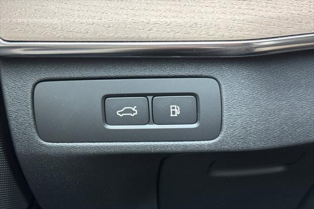2026 Volvo XC90 Plug-In Hybrid Ultra, T8 AWD, Electric/Gasoline, Bright, 7 Seats