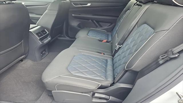 2026 Volkswagen Atlas Cross Sport SEL Premium R-Line
