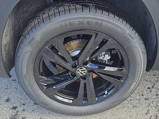 2026 Volkswagen Atlas Cross Sport SEL R-Line Black