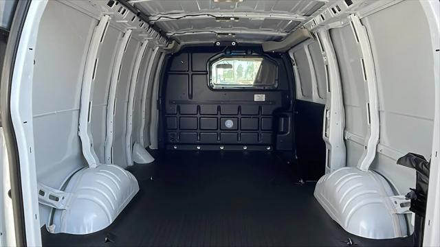 2026 Chevrolet Express Cargo Van 2500 Regular Wheelbase, WT, RWD