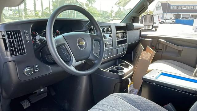 2026 Chevrolet Express Cargo Van 2500 Regular Wheelbase, WT, RWD
