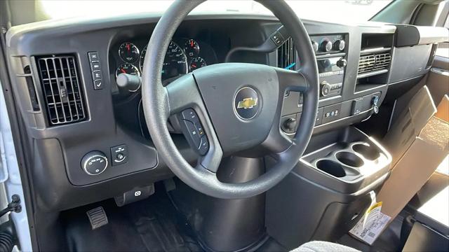 2026 Chevrolet Express Cargo Van 2500 Regular Wheelbase, WT, RWD
