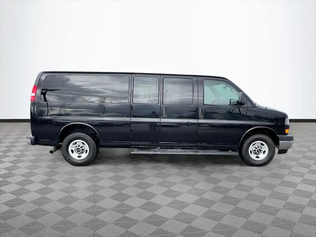 2022 GMC Savana Passenger RWD 3500 Extended Wheelbase LT