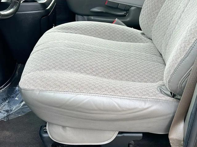 2022 GMC Savana Passenger RWD 3500 Extended Wheelbase LT
