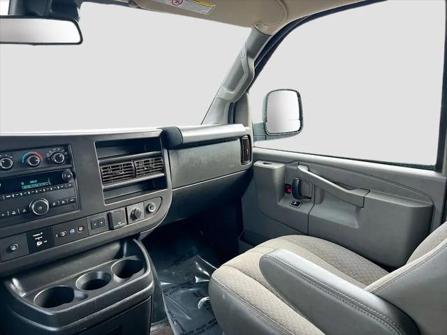 2022 GMC Savana Passenger RWD 3500 Extended Wheelbase LT