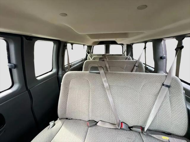 2022 GMC Savana Passenger RWD 3500 Extended Wheelbase LT