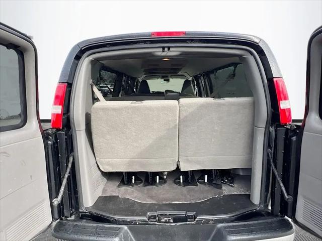 2022 GMC Savana Passenger RWD 3500 Extended Wheelbase LT