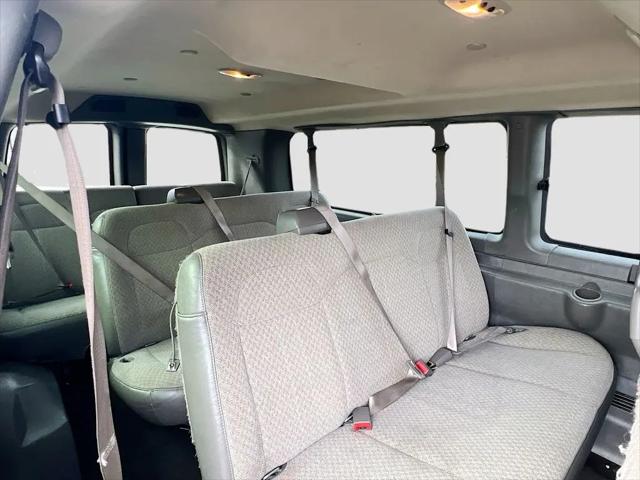 2022 GMC Savana Passenger RWD 3500 Extended Wheelbase LT