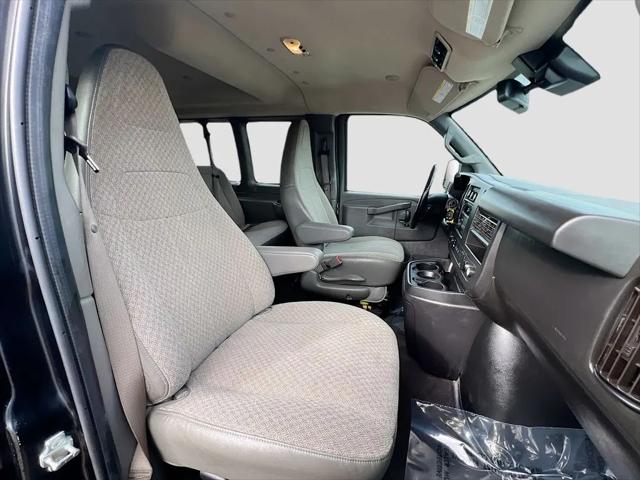 2022 GMC Savana Passenger RWD 3500 Extended Wheelbase LT