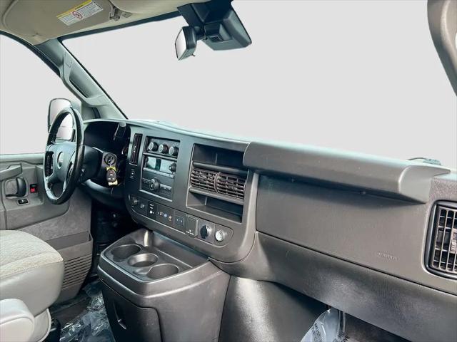 2022 GMC Savana Passenger RWD 3500 Extended Wheelbase LT